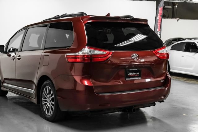 Used 2019 Toyota Sienna XLE Premium FWD image 14