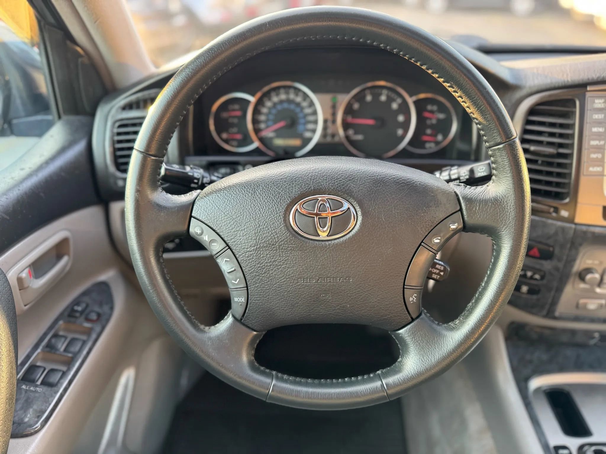 Used 2004 Toyota Land Cruiser image 33