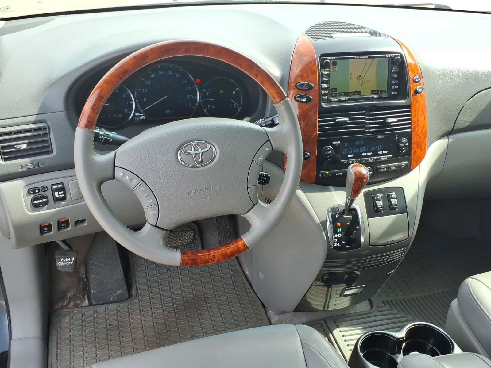 Used 2009 Toyota Sienna XLE Limited FWD image 11