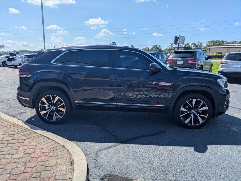 Certified 2025 Volkswagen Atlas Cross Sport SEL Premium R-Line AWD/4WD image 4