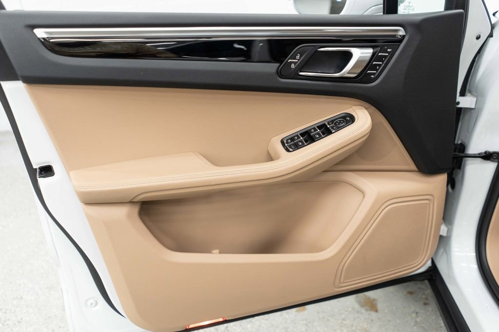 Used 2023 Porsche Macan image 16
