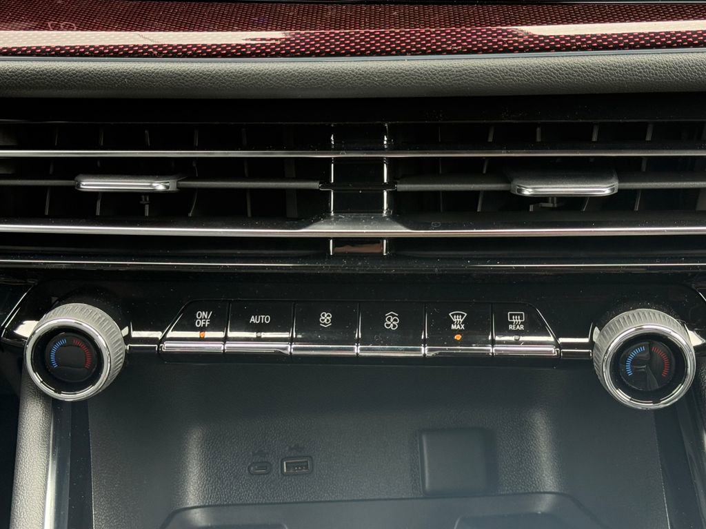 New 2026 Chevrolet Traverse RS w/ LPO, Floor Liner Package AWD/4WD image 17