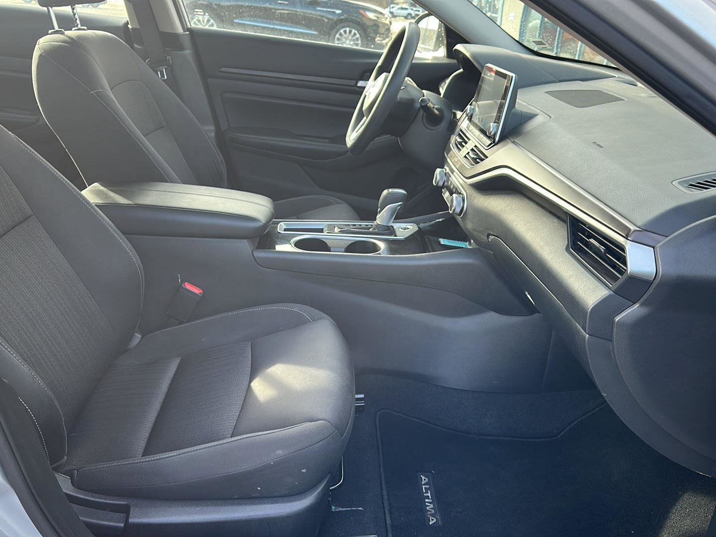 Used 2024 Nissan Altima 2.5 SV image 14