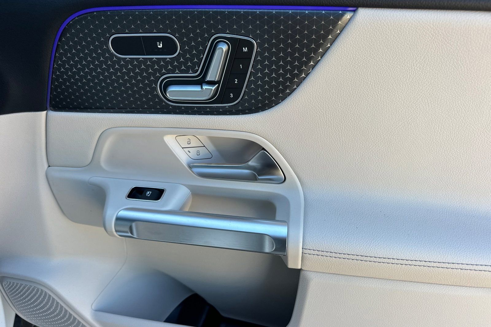 New 2025 Mercedes-Benz GLB 250 image 30