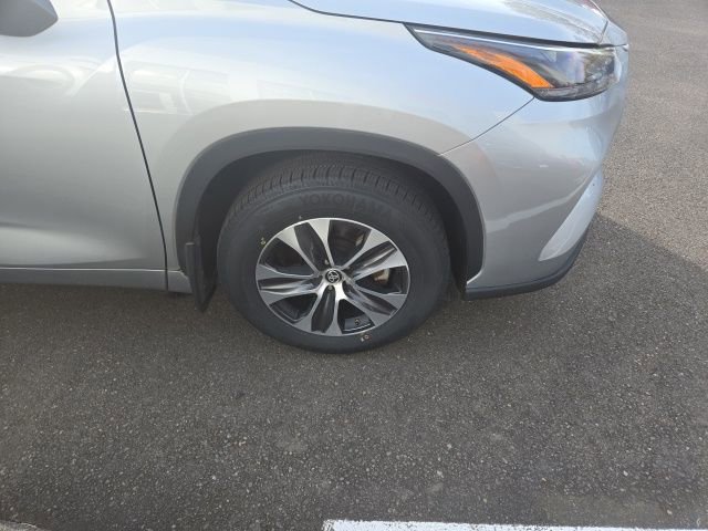 Used 2022 Toyota Highlander XLE image 8