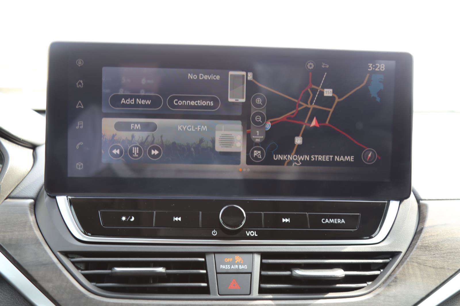 Used 2025 Nissan Altima 2.5 SL FWD image 12