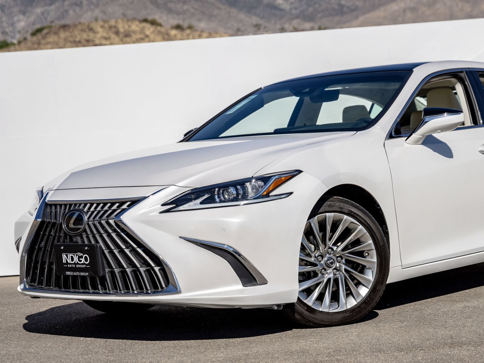 Used 2022 Lexus ES 350 w/ Accessory Package 2 FWD image 2