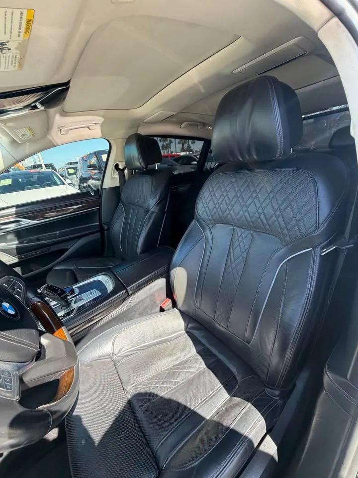 Used 2020 BMW 740i xDrive w/ Premium Package AWD/4WD image 7