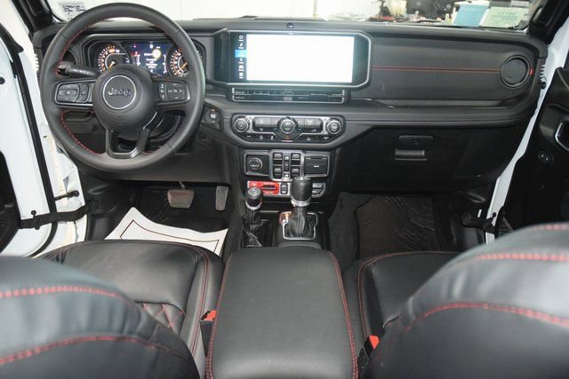 Used 2024 Jeep Wrangler Rubicon image 32