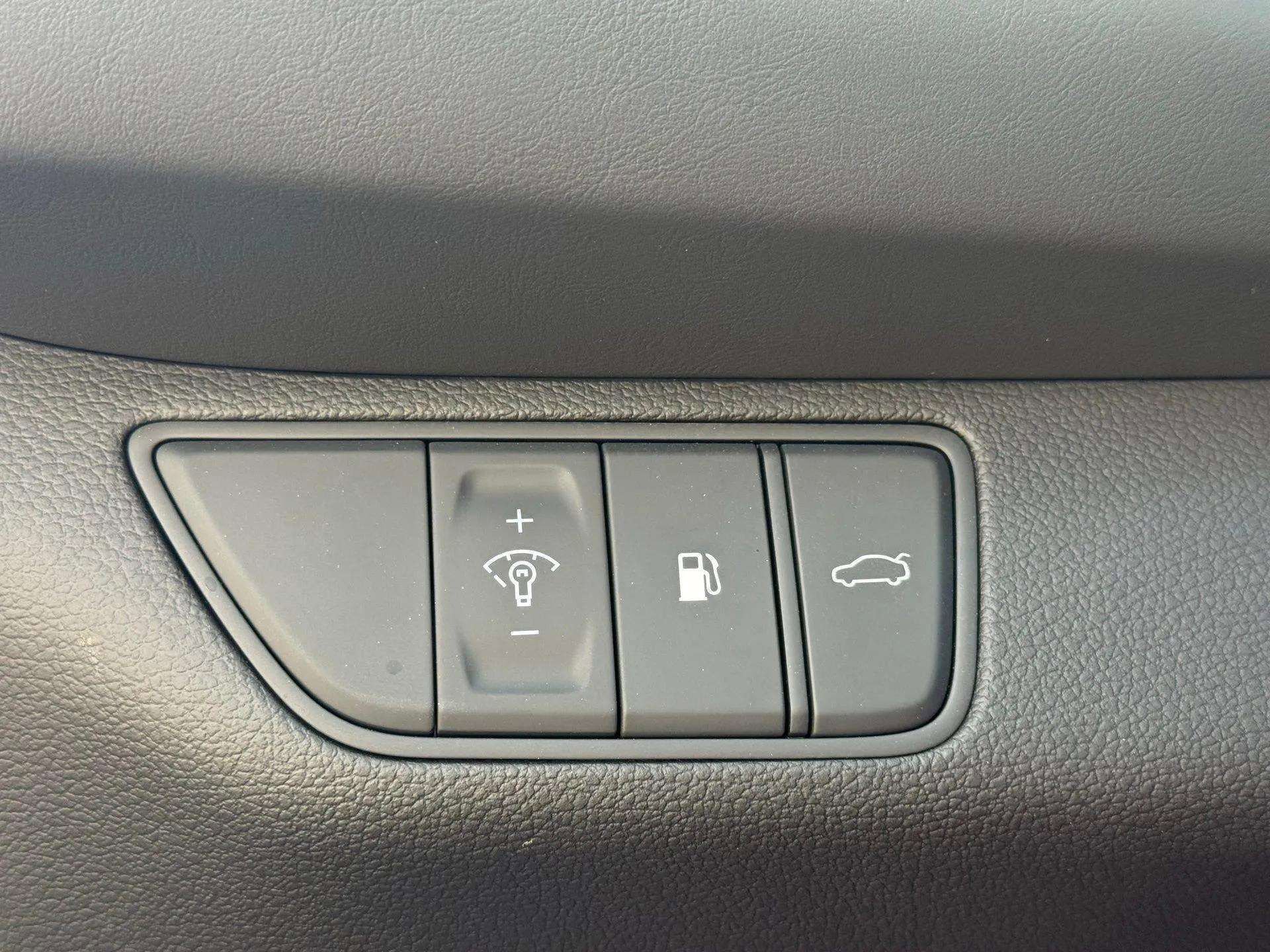 Used 2026 Genesis G70 2.5T Prestige image 24