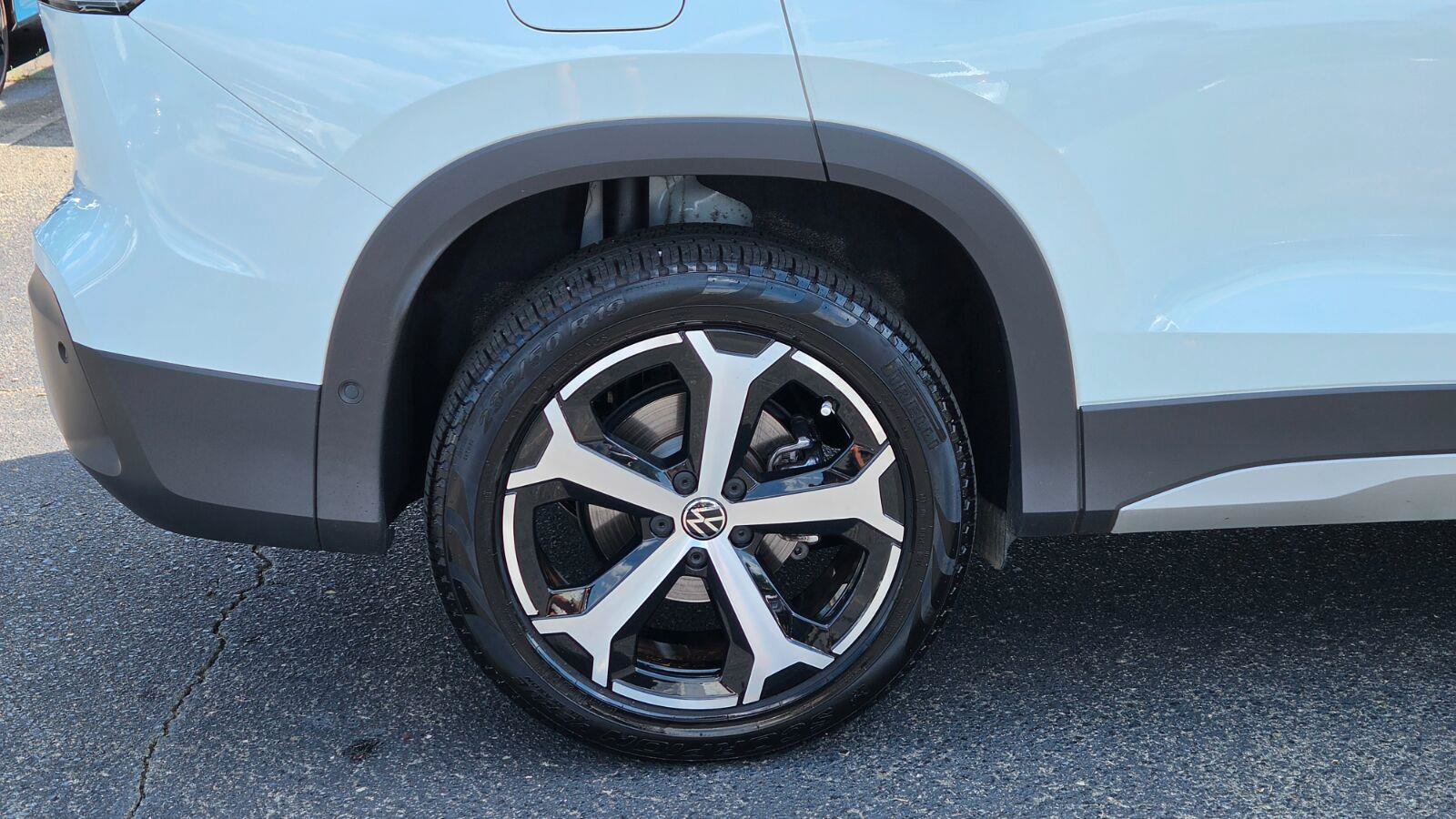 Certified 2026 Volkswagen Tiguan SE AWD/4WD image 14