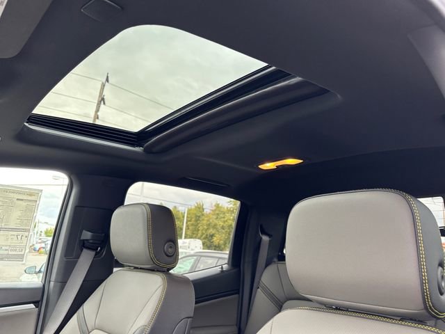 New 2026 Chevrolet Colorado ZR2 w/ Off-Road Front Bumper Package image 31