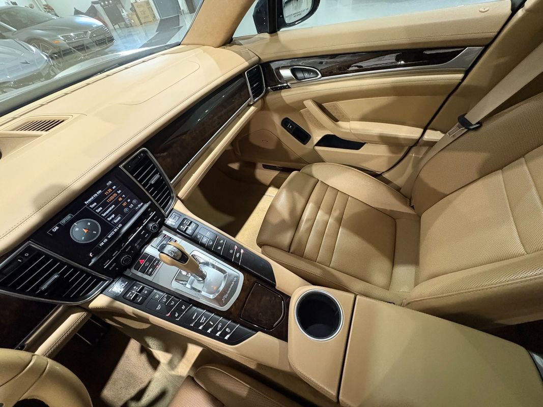 Used 2015 Porsche Panamera GTS w/ Premium Package Plus image 28