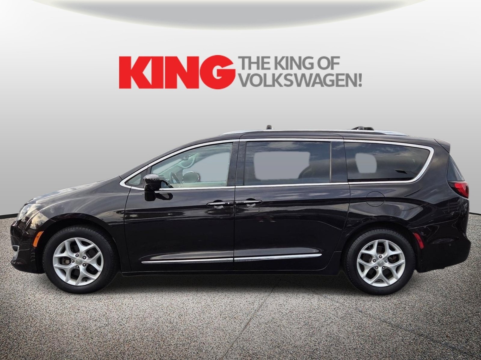 Used 2017 Chrysler Pacifica Touring-L Plus w/ Advanced Safetytec Group FWD image 7