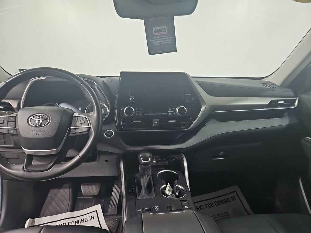 Used 2023 Toyota Highlander XLE AWD/4WD image 18
