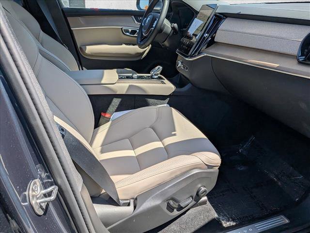 Used 2026 Volvo XC90 B6 Plus w/ Protection Package Premier AWD/4WD image 21