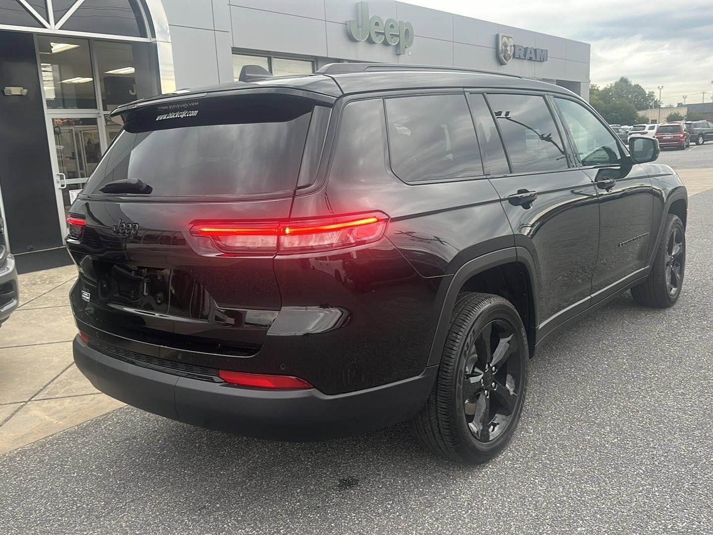 New 2025 Jeep Grand Cherokee L Altitude image 8