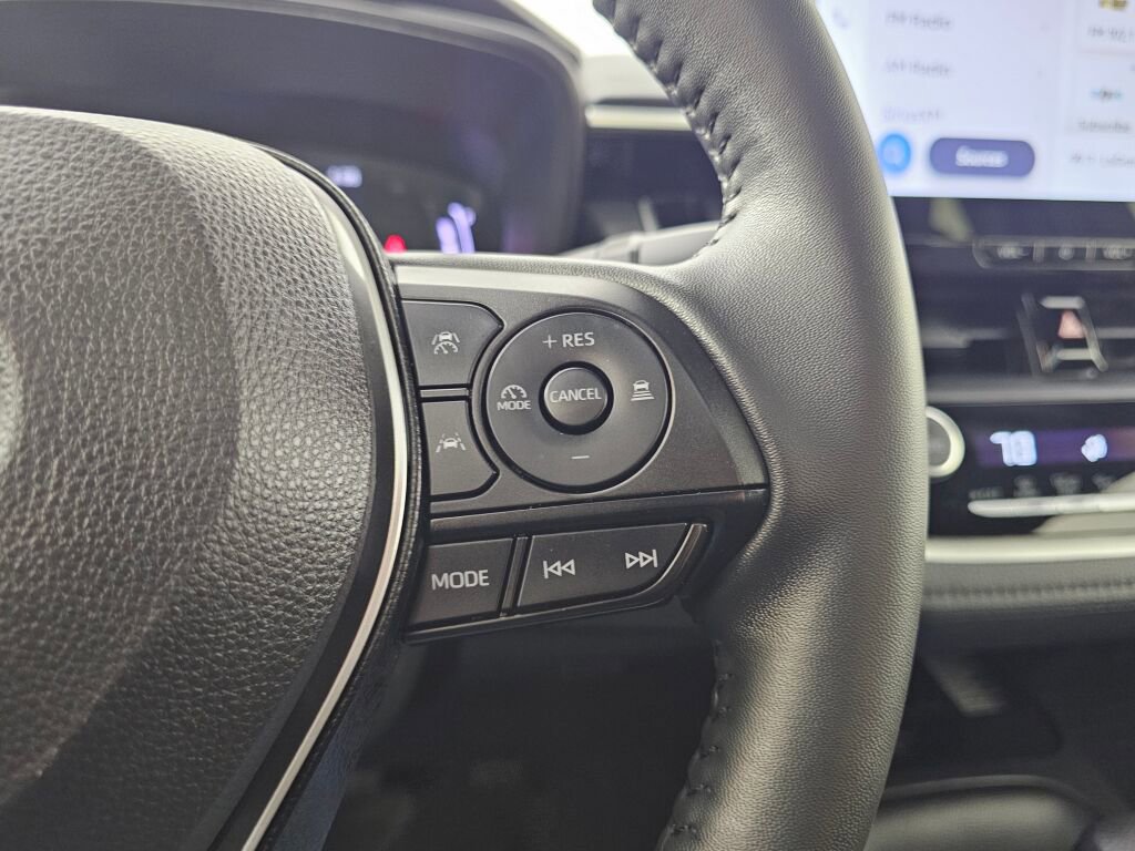 Used 2025 Toyota Corolla SE w/ SE Premium Package image 23