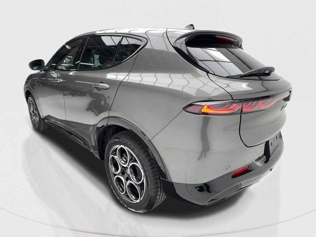 New 2025 Alfa Romeo Tonale w/ Premium Package image 9