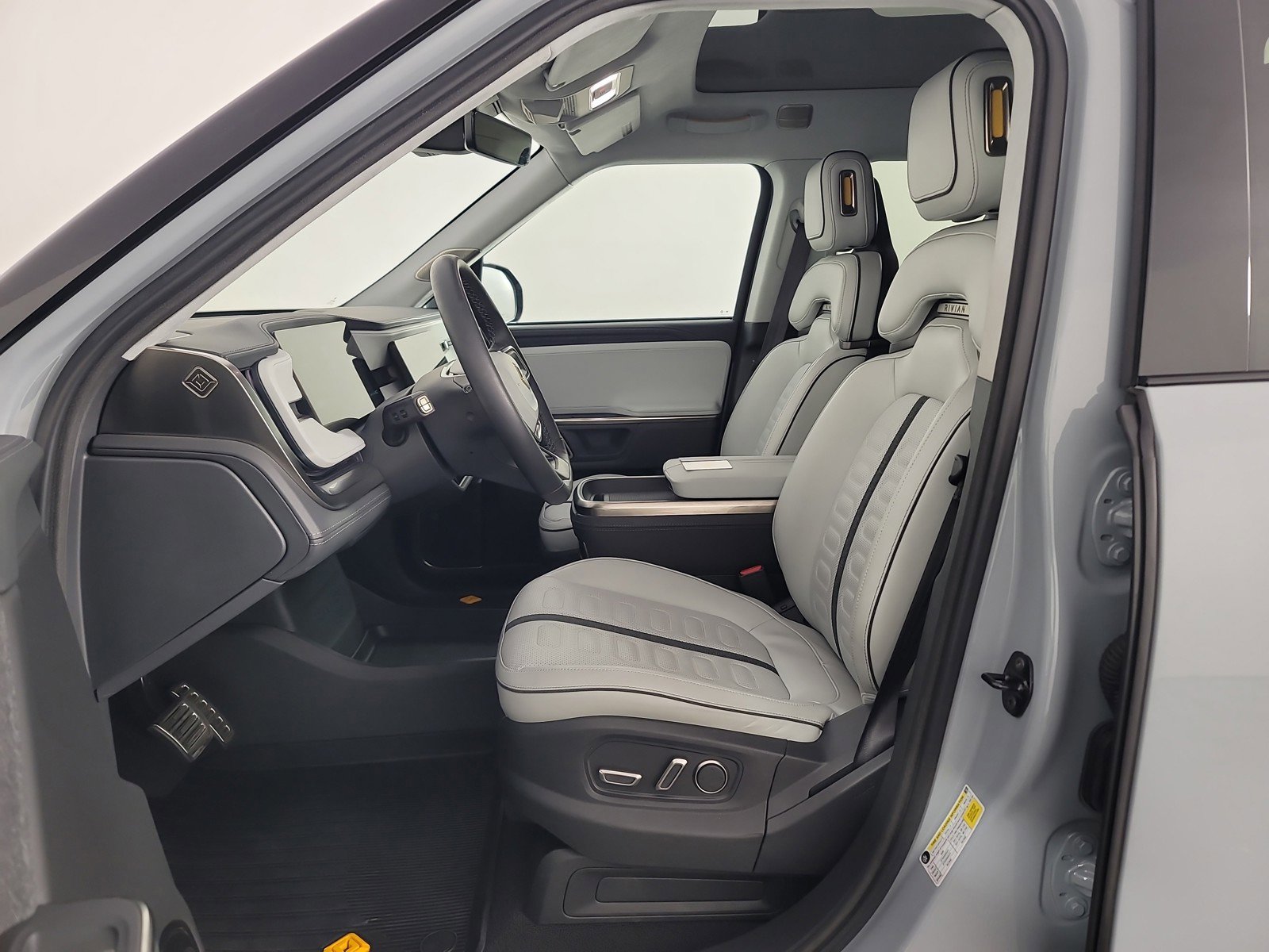 Used 2024 Rivian R1S Adventure AWD/4WD image 20