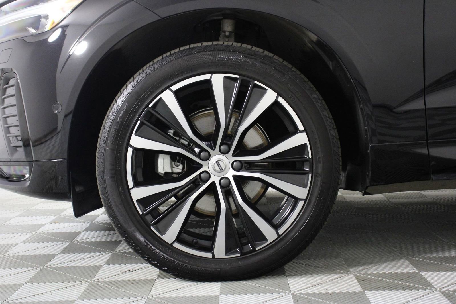 Certified 2023 Volvo XC60 B5 Ultimate w/ Climate Package image 28