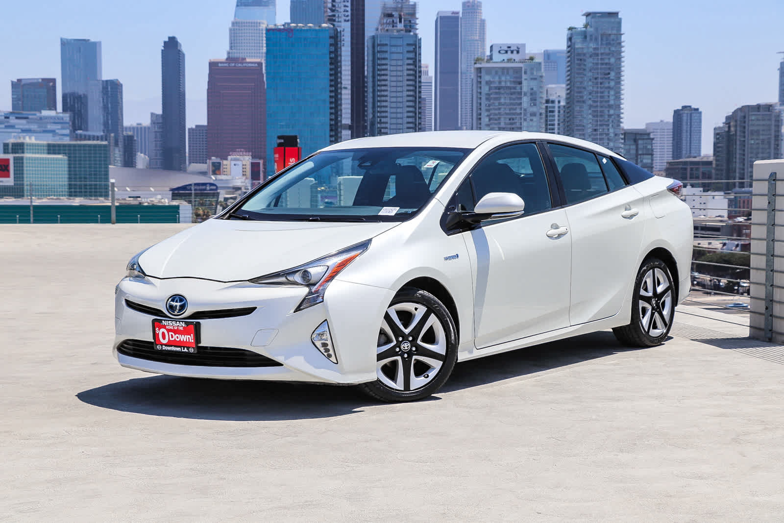 Used 2017 Toyota Prius Four Touring w/ Preferred Accessory Package FWD image 1