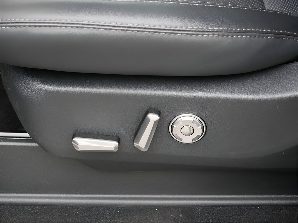 Used 2025 Lincoln Navigator Reserve w/ Jet Appearance Package image 15