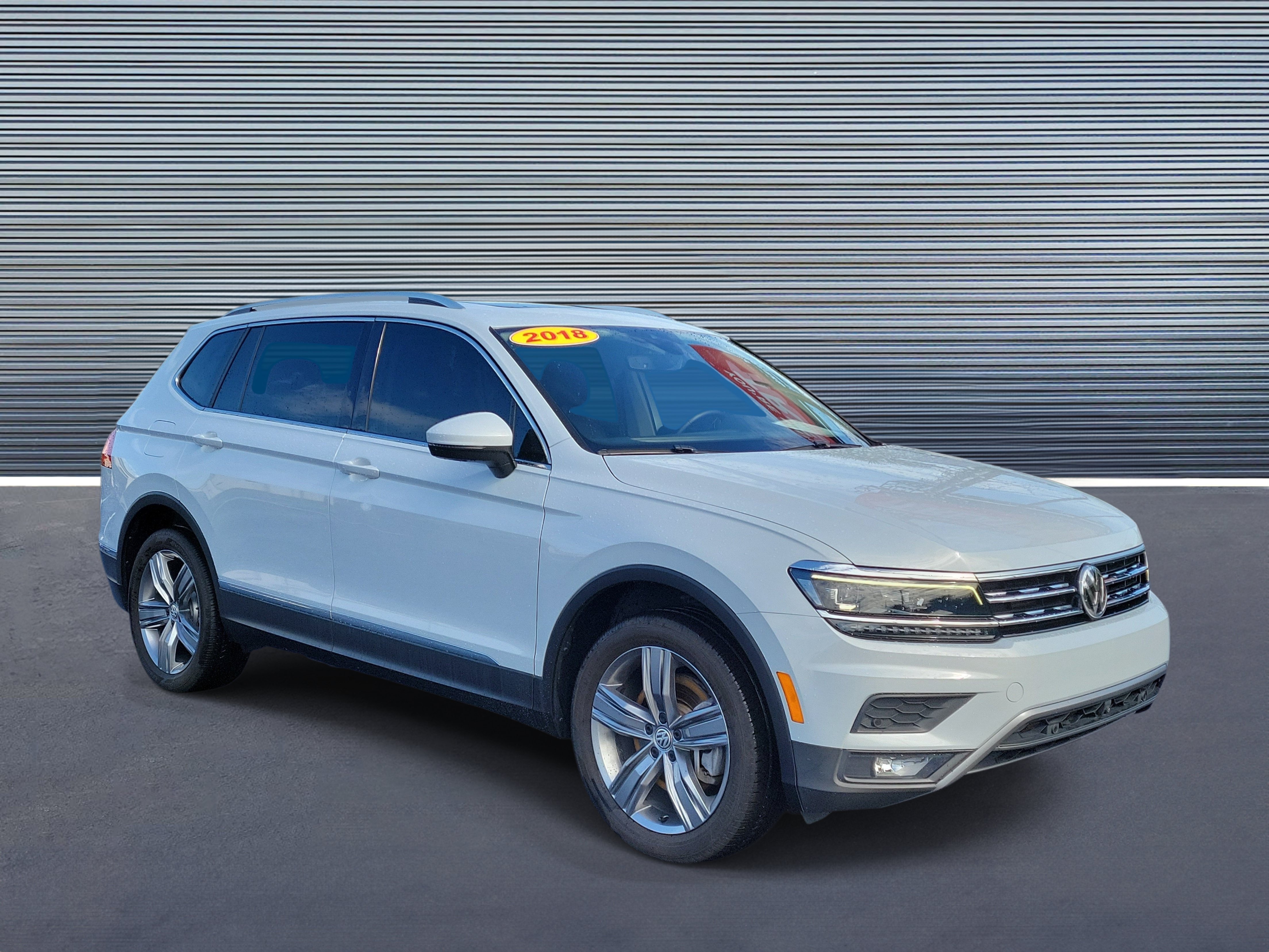Used 2018 Volkswagen Tiguan SEL Premium AWD/4WD image 2
