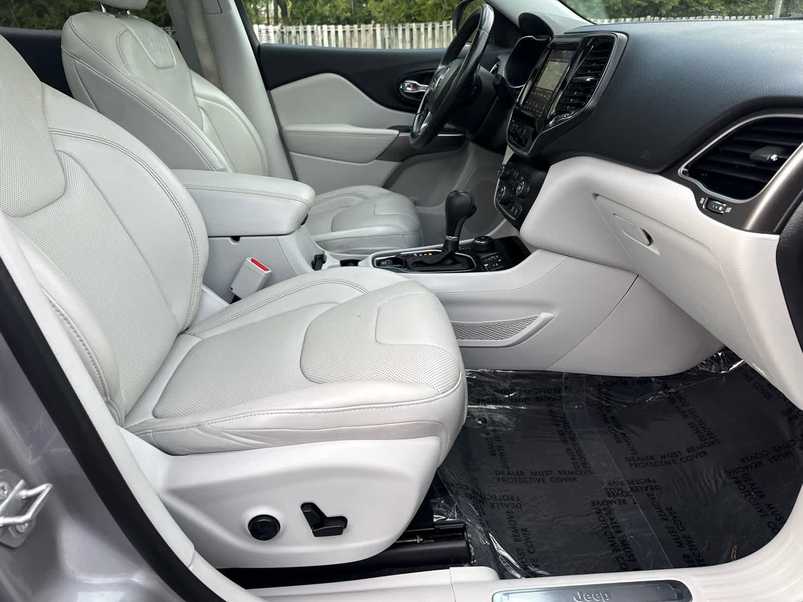 Used 2019 Jeep Cherokee Limited w/ Luxury Group AWD/4WD image 12