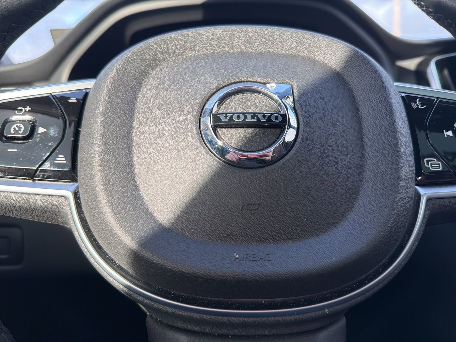 Certified 2025 Volvo XC60 T8 Plus w/ Protection Package Premier image 65