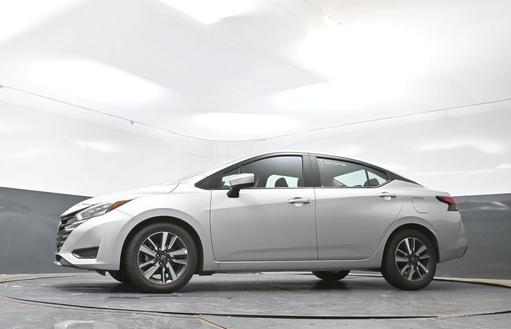 Used 2025 Nissan Versa SV FWD image 27