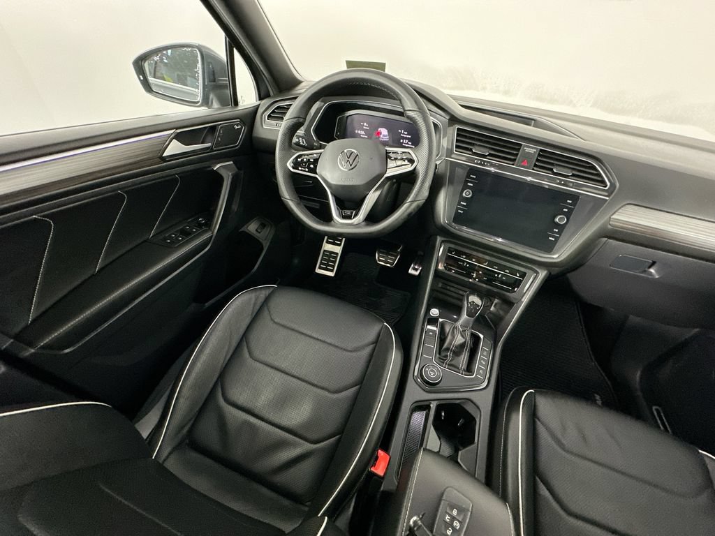 Used 2022 Volkswagen Tiguan SEL R-Line AWD/4WD image 9