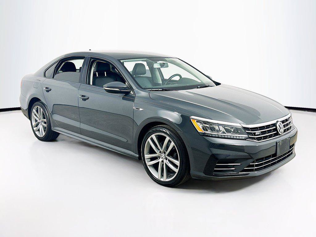 Used 2018 Volkswagen Passat 2.0T R-Line w/ R-Line Lighting Package FWD image 3