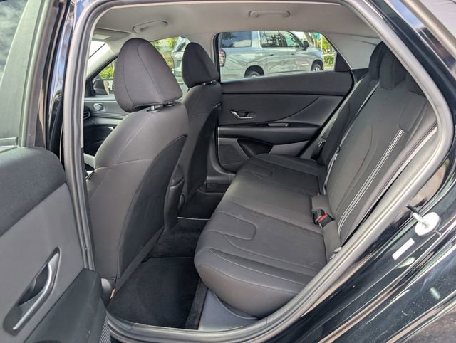 Used 2023 Hyundai Elantra SEL w/ Convenience Package image 16