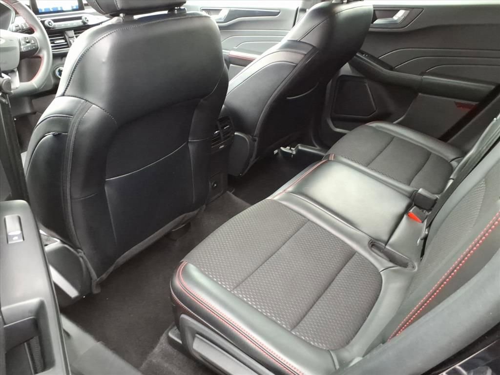 Used 2025 Ford Escape ST-Line image 32