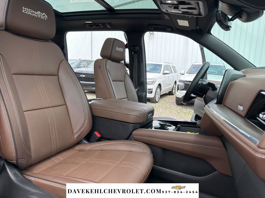 Used 2025 Chevrolet Suburban High Country w/ Sun And Tow Package AWD/4WD image 29