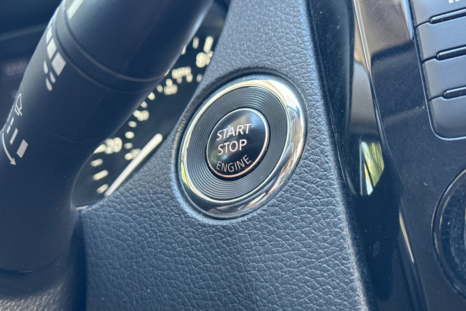 Used 2020 Nissan Rogue SV FWD image 17