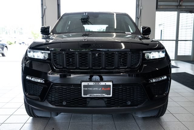 Used 2023 Jeep Grand Cherokee Limited w/ Luxury Tech Group II AWD/4WD image 2