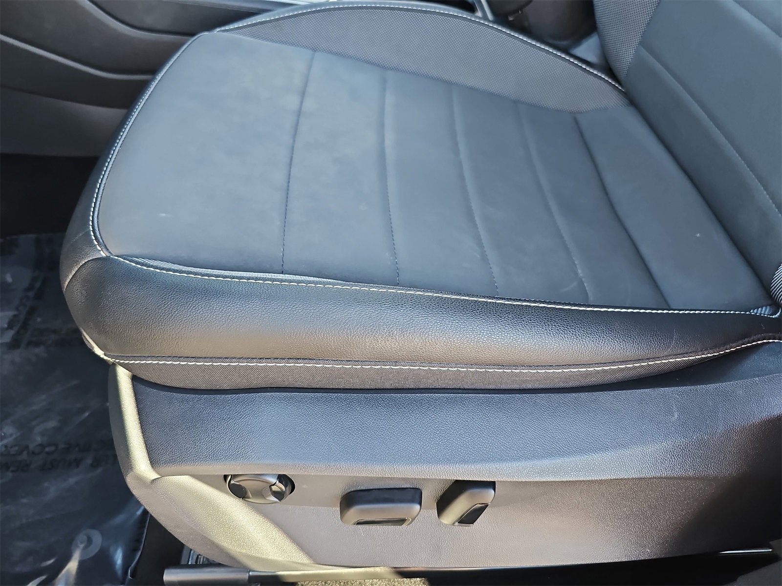 Used 2023 Volkswagen Taos SE w/ Panoramic Sunroof Package image 29