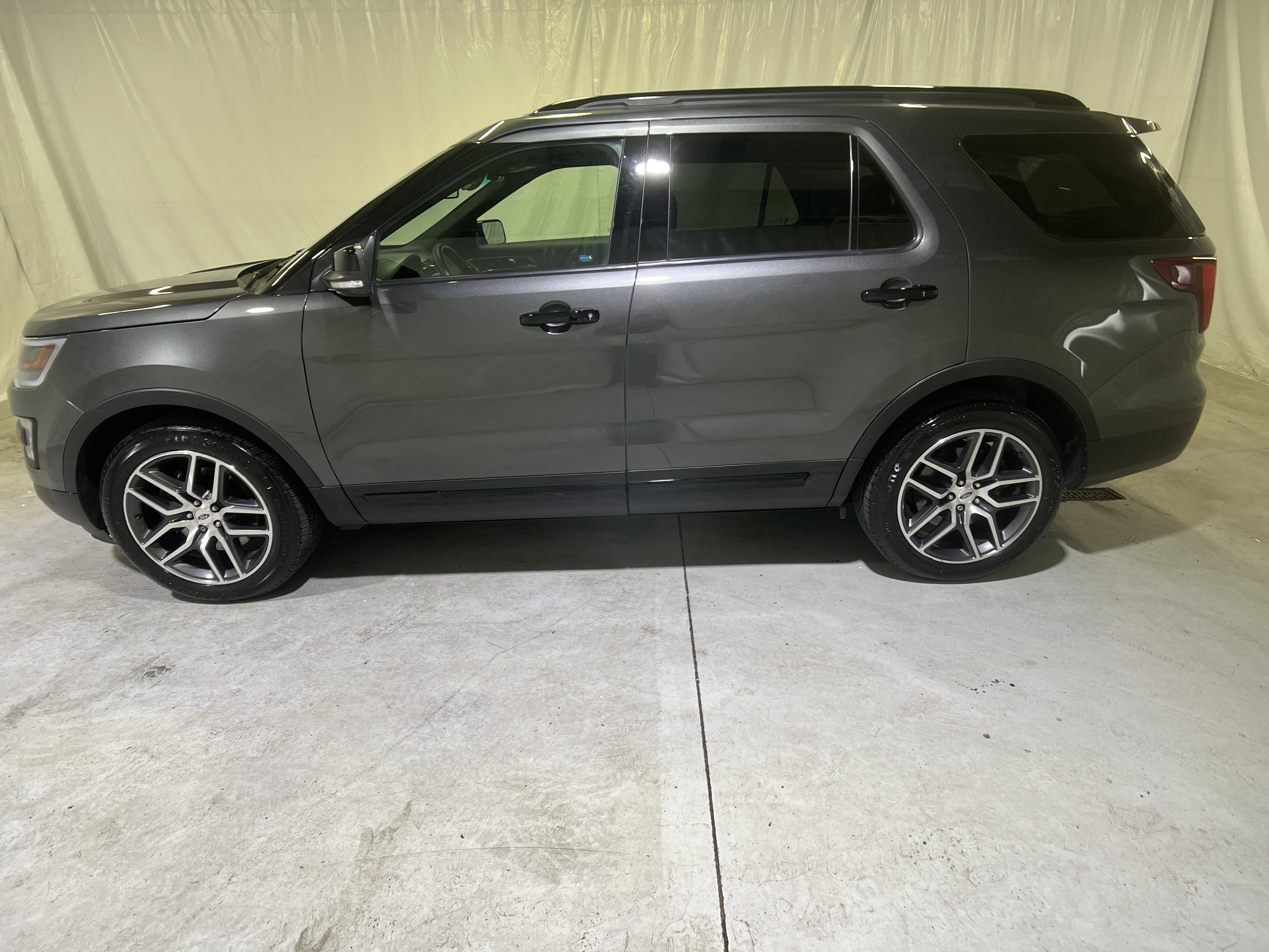 Used 2017 Ford Explorer Sport image 7