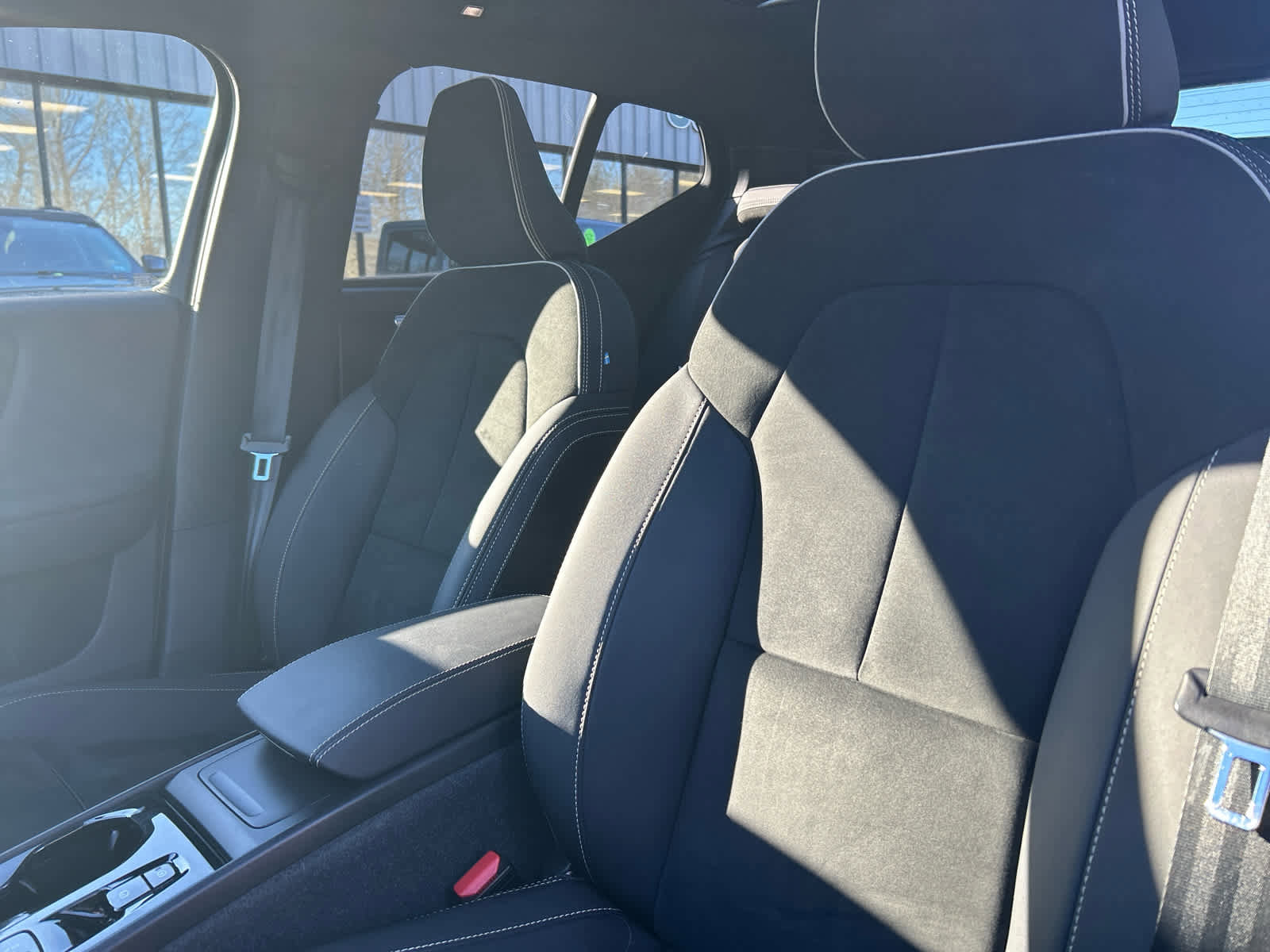 Used 2023 Volvo XC40 B5 Plus w/ Driver Assist Package AWD/4WD image 33
