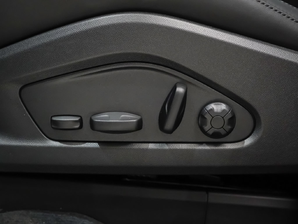 Certified 2026 Porsche Macan 4 Electric AWD/4WD image 23