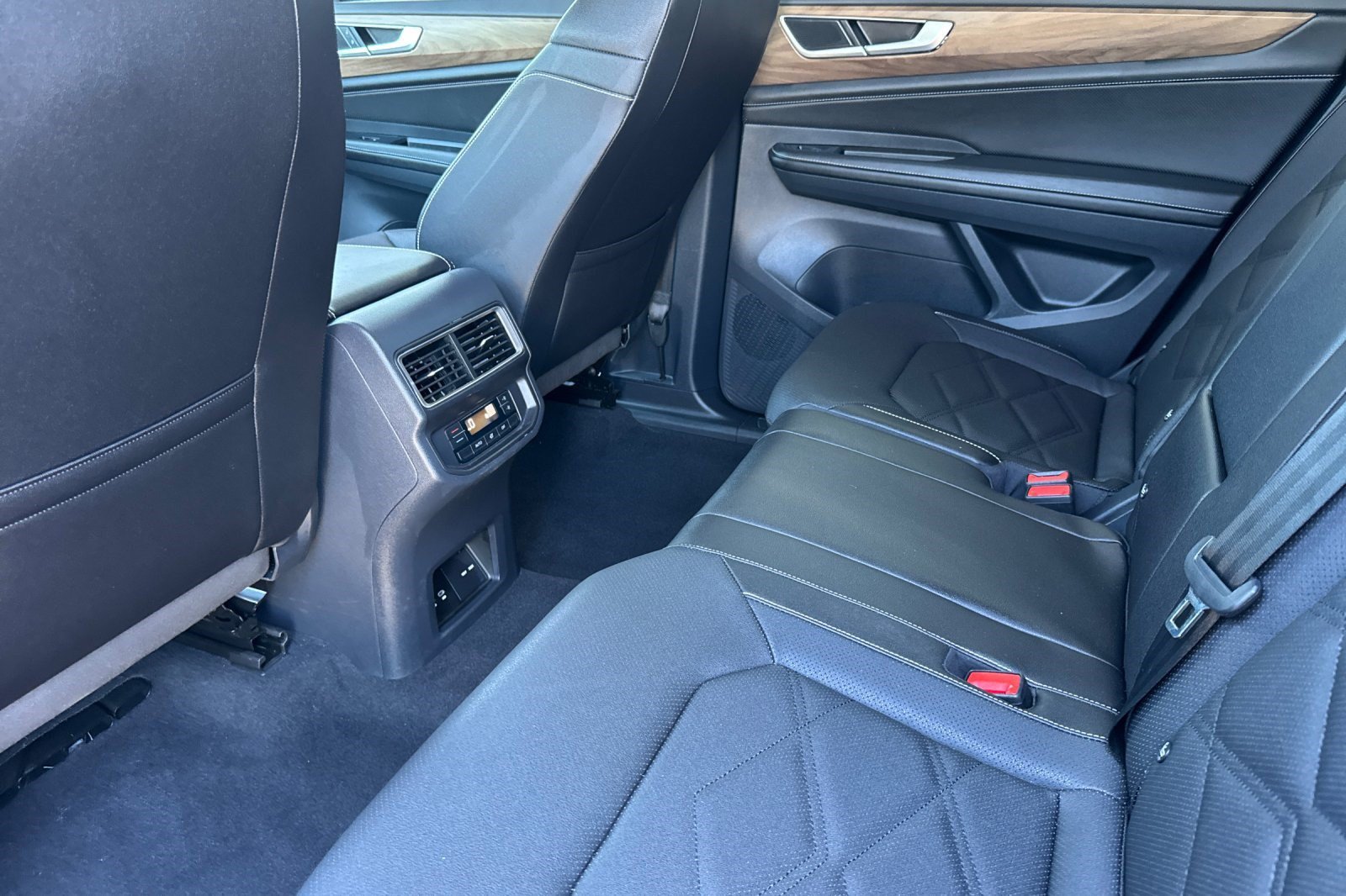 Used 2026 Volkswagen Atlas SE AWD/4WD image 28