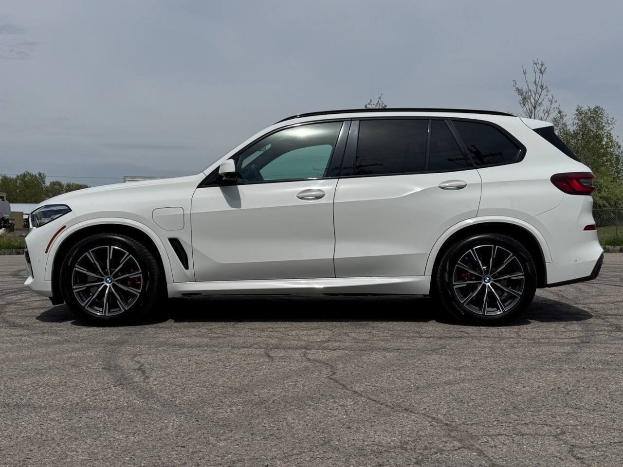 Used 2021 BMW X5 xDrive45e w/ M Sport Package AWD/4WD image 2