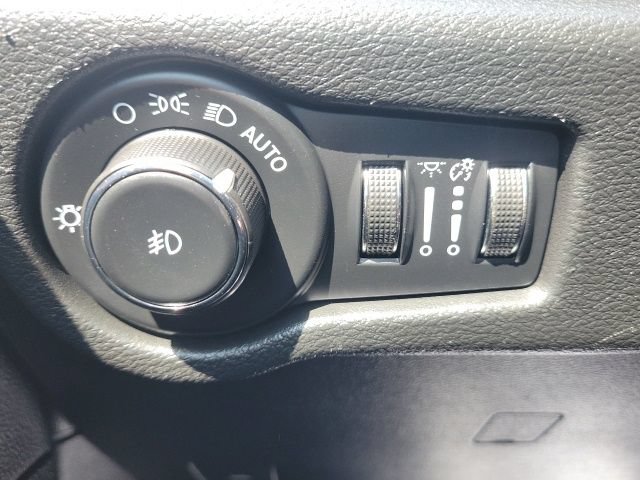 Used 2023 Chrysler Pacifica Touring FWD image 34