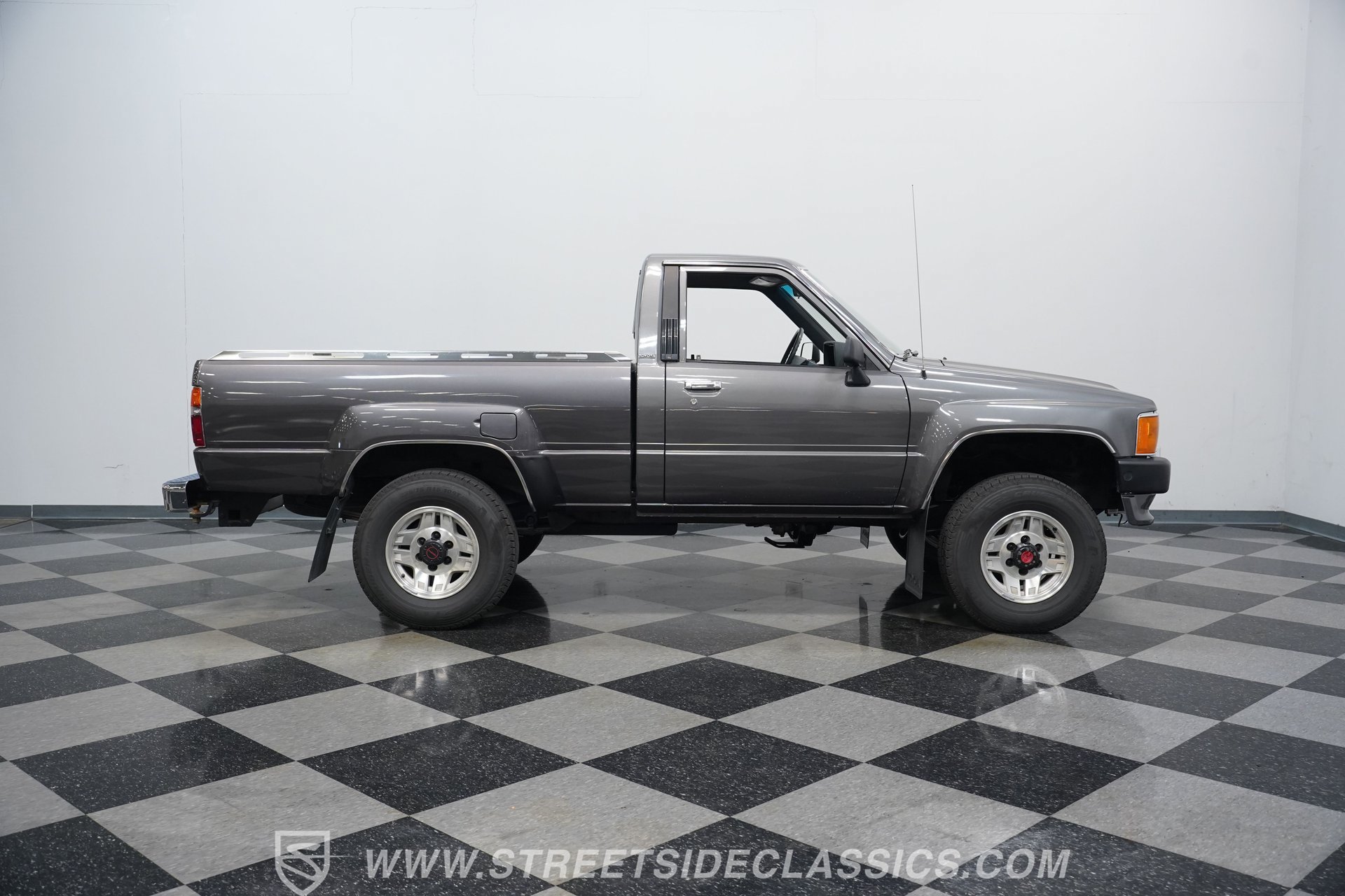 Used 1987 Toyota Pickup 4x4 Regular Cab image 15