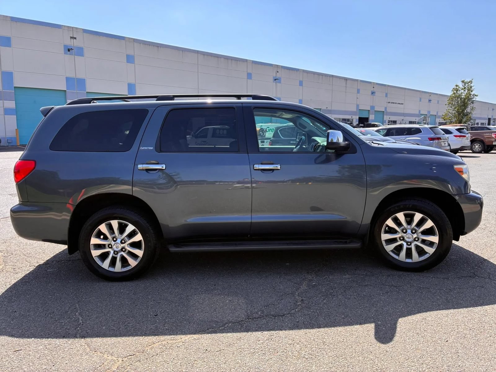 Used 2010 Toyota Sequoia Limited AWD/4WD image 7