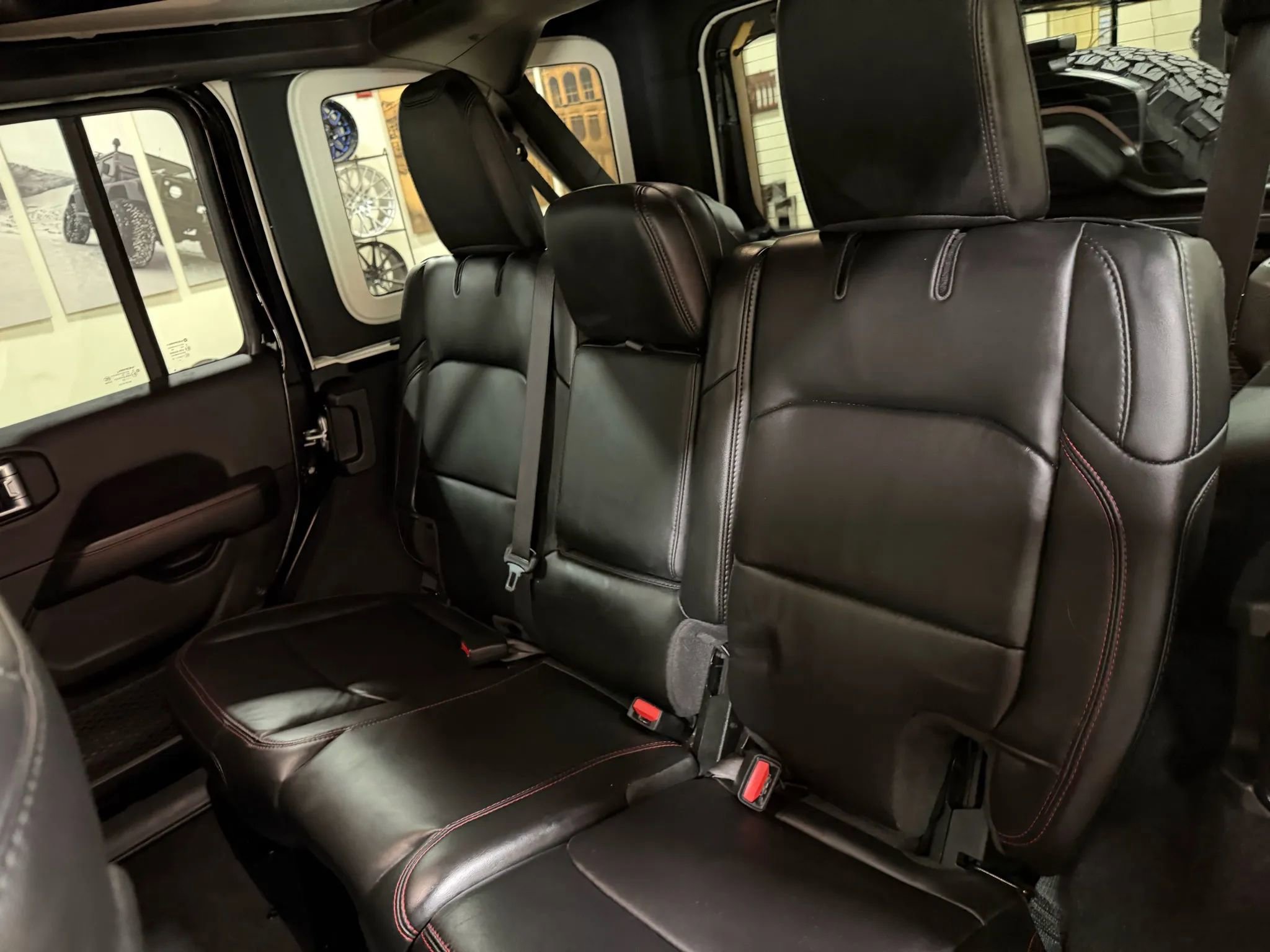 Used 2024 Jeep Wrangler Unlimited Rubicon image 36