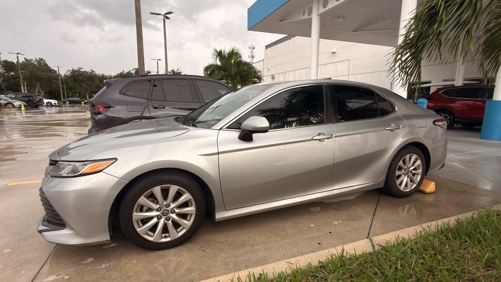 Used 2020 Toyota Camry LE FWD image 6
