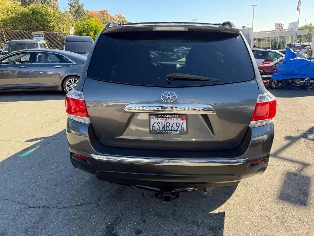 Used 2012 Toyota Highlander SE FWD image 6